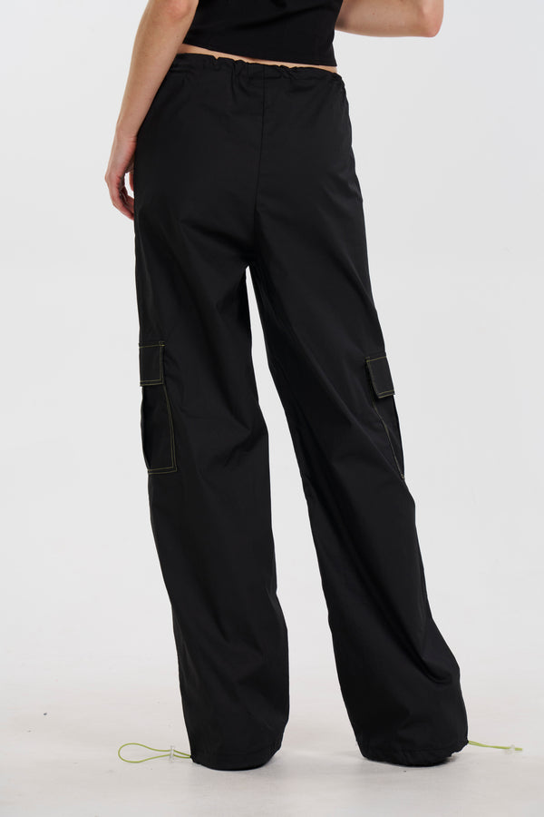 On A Leash Cargo Pants - Black/Green